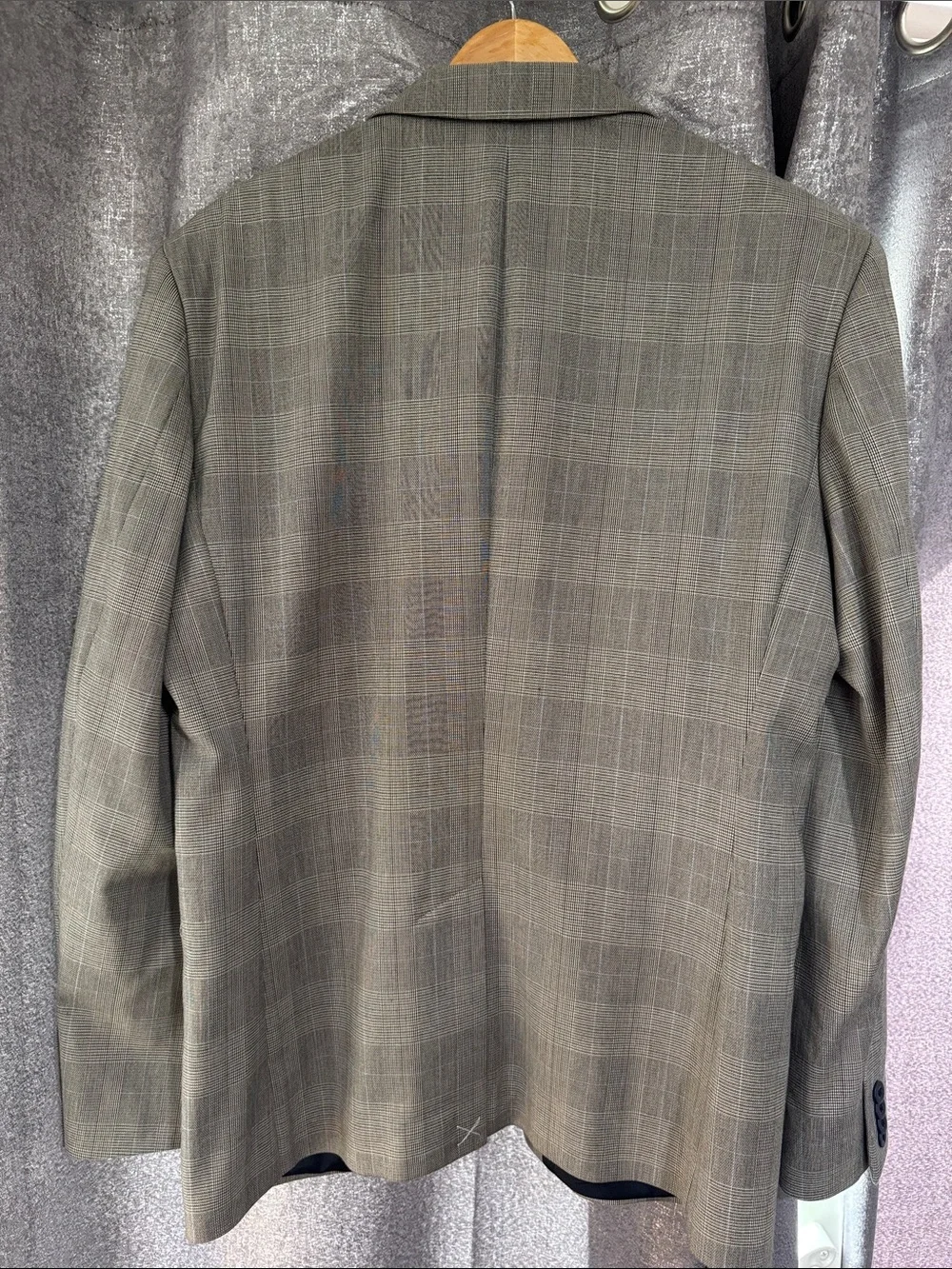 Express Men's Light Gray Plaid Two-Button Sport Coat